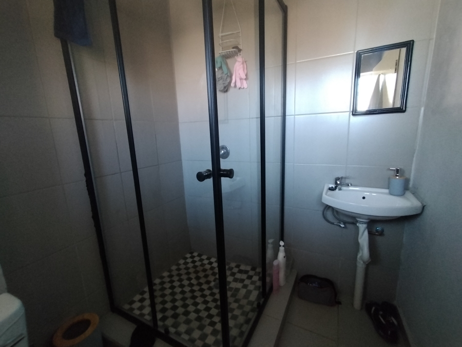 To Let 1 Bedroom Property for Rent in Meiringspark North West